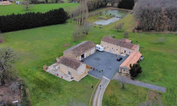 Lavoux House | Quiet country cottage with small fishing pond
