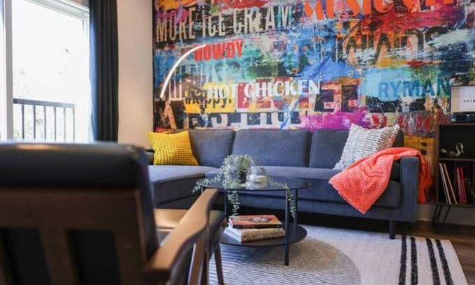 Sobro Condo | Quiet & Cozy but Still Fun-Free Parking & Pet Friendly! Book Now for Fall!