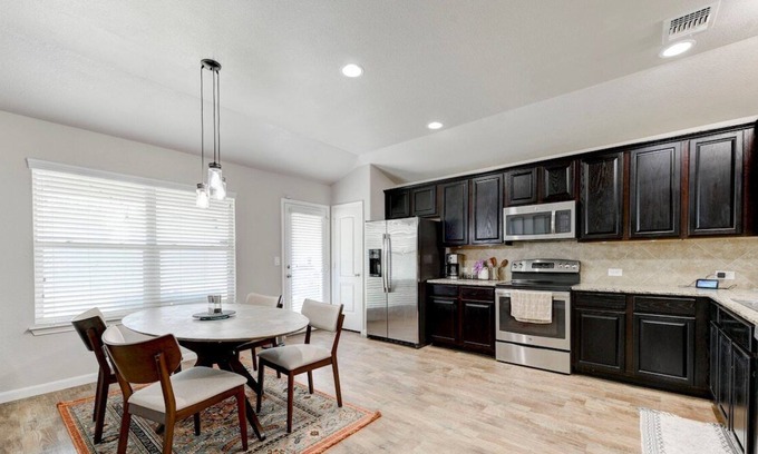 Manor House | Quiet E Austin Home-Low Fees, Dog Friendly