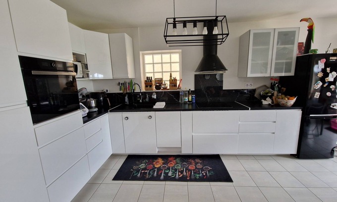 Cambronne-les-Clermont House | Quiet house with garden, view of fields and woods