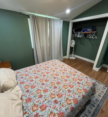 Hauula House | Quiet home near the coast