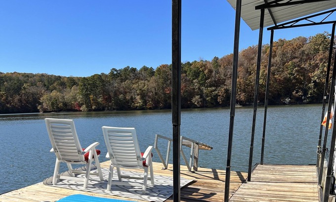 Westminster House | Quiet Lake Front Oasis