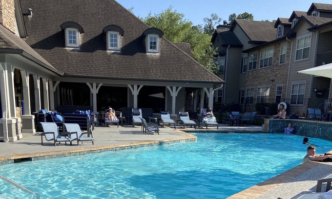 Grogan's Mill Apartment | Quiet Luxury Nouvelle at The Woodlands Cozy 2 Bedroom-shopping, food, lake view