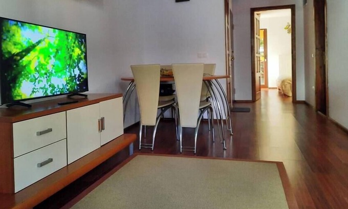 Poiana Tapului Apartment | Quiet Nest with Parking and Mountain View