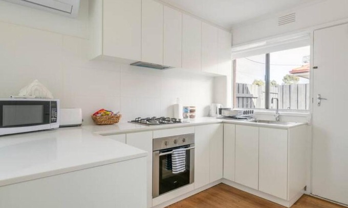 Thomastown Apartment | Quiet & Private with city access and free wifi