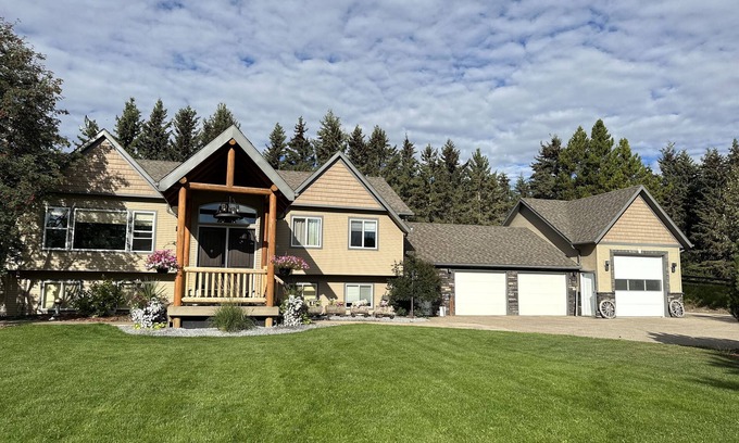 Markerville House | Quiet relaxing home on acreage just minutes from Sylvan Lake