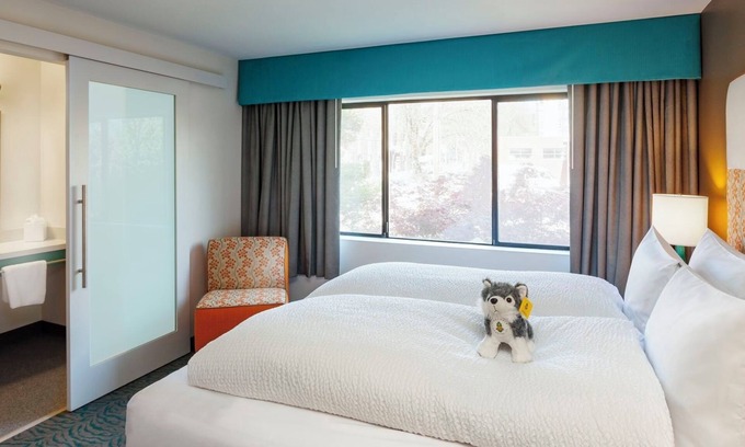 University District Hotel | Quiet Seattle Spot | Perfect for Couple: Bustling University Village