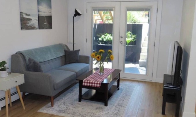 Kitsilano Apartment | Quiet, Spacious, And Private Space In A Very Convenient Neighborhood.