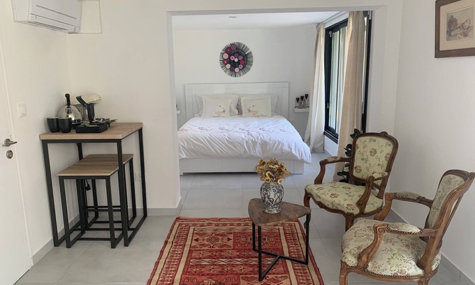 Rueil-Malmaison Apartment | Quiet studio near RER station