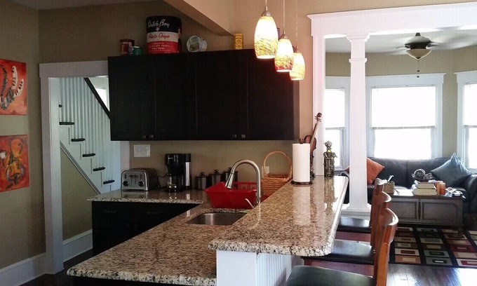 Carrboro House | Quiet & Tasteful 1920's Home in Desirable Linwood