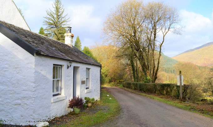 Cairndow Cottage | Quiet village location in beautiful valley close to Dunoon, Argyll. Sleeps 2, pet friendly
