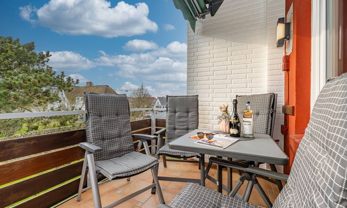 Westerland Apartment | Quietly located 3-room vacation apartment in Alt-Westerland with south-facing balcony.