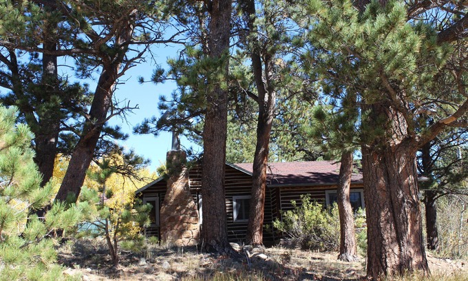 Allenspark Cabin | Quinnella's RMNP Adventure Cabin