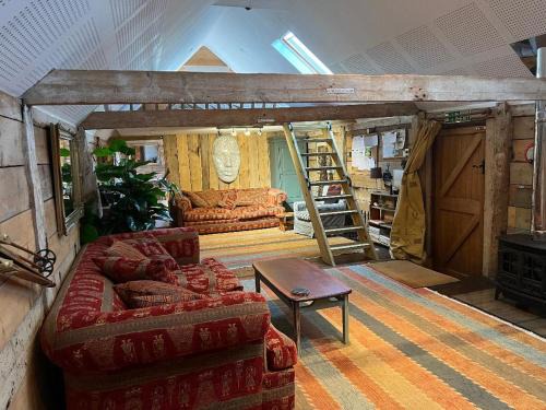 St Leonards-On-Sea Apartment | Quirky Barn Conversion Crowhurst Battle