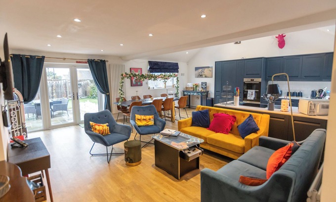 Herne Bay House | Quirky bungalow on coastal walk with distant sea views. Fully secure garden.