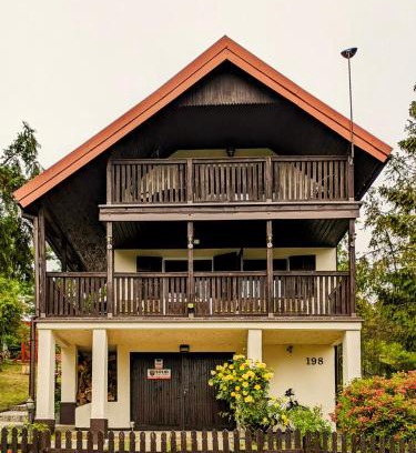 gmina Stary Dzierzgon House | Różany Ogród - dom pod lasem, z widokiem na jezioro i kominkiem, rowery, łódka, rowerek wodny