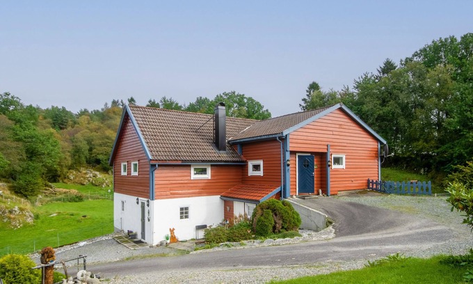 Tysnes House | Rødehuset by Interhome