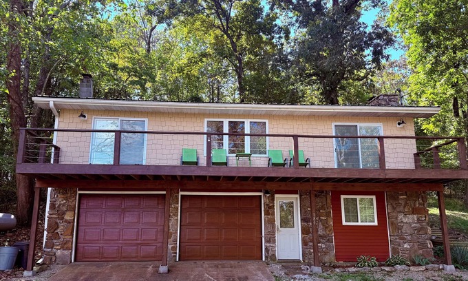 Mammoth Spring House | R&R cabin is a cozy 2-bedroom house in Mammoth Spring with a Spring River view!