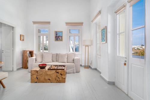 Apollonia House | Rabagas Suites - In The Heart of Sifnos