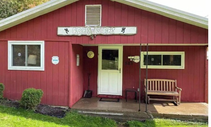 Markleysburg Cabin | Rack Shack Rustic Cabin Retreat