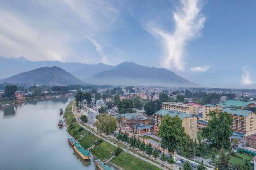 Srinagar Hotel | Radisson Collection Hotel & Spa, Riverfront Srinagar
