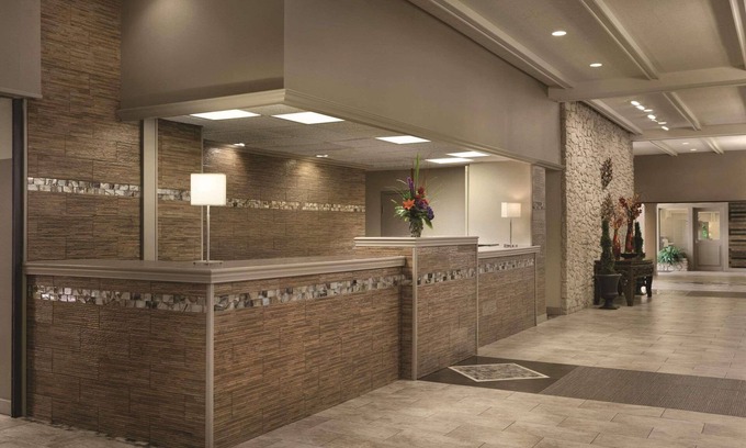 Clarksville Hotel | Radisson Hotel Louisville North