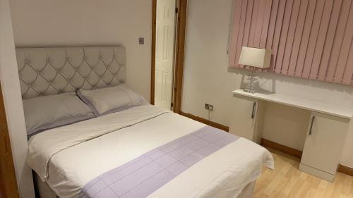 Berrylands Apartment | Raeburn Avenue House