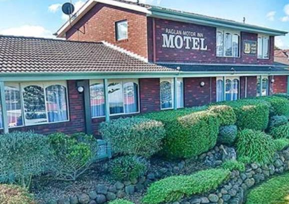 Warrnambool Hotel | Raglan Motor Inn
