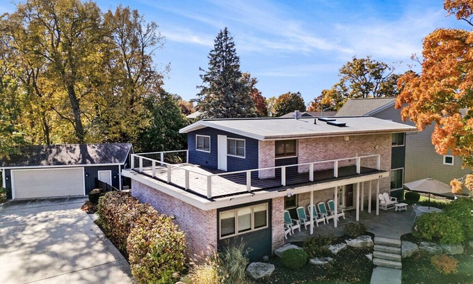 South Haven House | Raintree: Close to downtown, across from Kids corner!