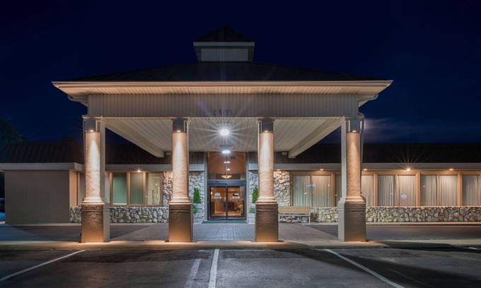 Grand Island Hotel | Ramada by Wyndham Midtown Grand Island