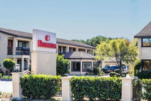 North Whisman Hotel | Ramada by Wyndham Mountain View