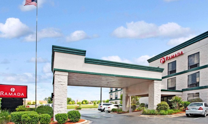 Pearl Hotel | Ramada by Wyndham Pearl/Jackson Airport