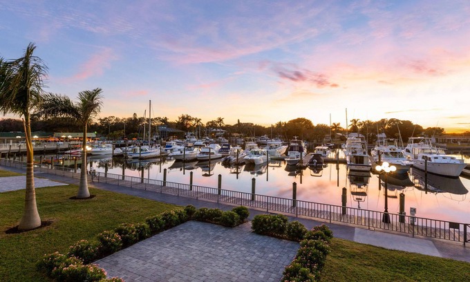 Whitfield Hotel | Ramada by Wyndham Sarasota Waterfront