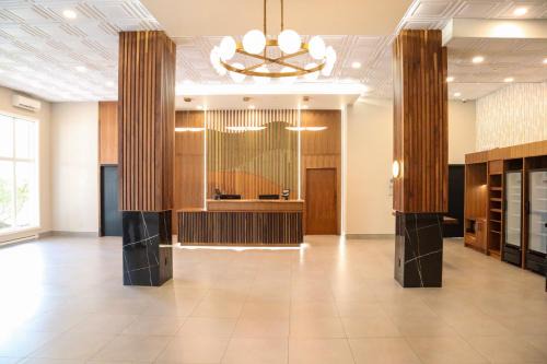 District Saint - Raymond - Vanier Hotel | Ramada Plaza by Wyndham Gatineau/Manoir du Casino