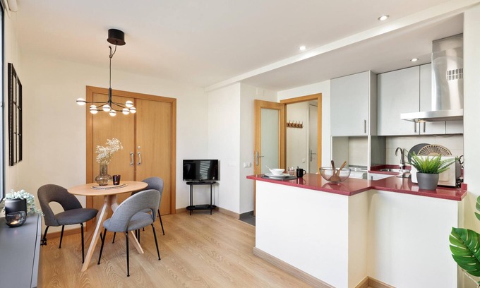 L'Antiga Esquerra de l'Eixample Apartment | Rambla Paris Attic Apartment