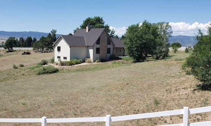 Westridge House | Rare country setting near Highlands Ranch, Littleton & Chatfield State Park