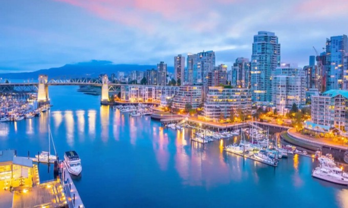 Downtown Vancouver Apartment | Rare Entire Penthouse Floor w/3 Separate Suites w/Jacuzzi | Views | Decks