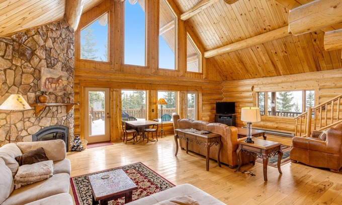 Alma Cabin | Rare mountain-view log home with hot tub, fireplace & WiFi - near Breckenridge