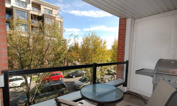 Bridgeland Condo | ** RATE SPECIAL- Luxury 2 Bed VEGAS STYLE - 5 Star Oasis **