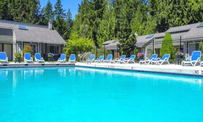 Regional District of Nanaimo Cottage | Rathtrevor BEACH - POOL + HOT TUB (Sleeps 6)
