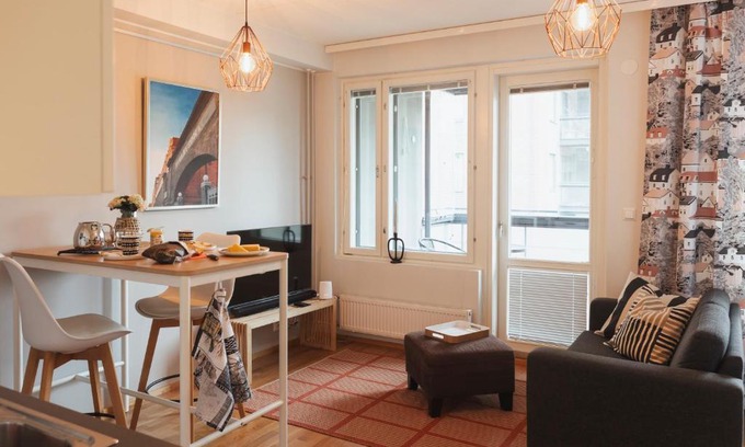 Tampere Apartment | Rauhallinen asunto, sauna ja iso parveke - raitiovaunureitin varrella