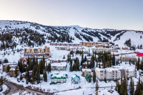 Big White Ski Resort Apartment | Raven 104