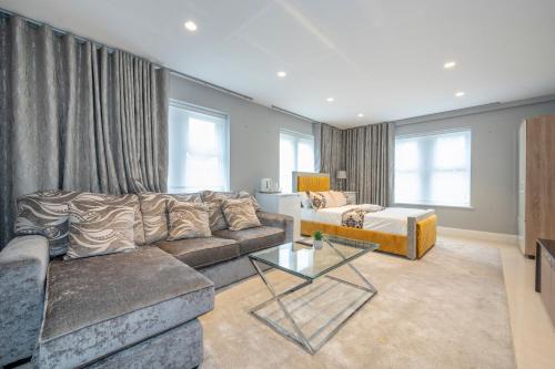Batley House | *RE7C* Ground floor room, For your most relaxed & Cosy stay + Free Parking + Free Fast WiFi *