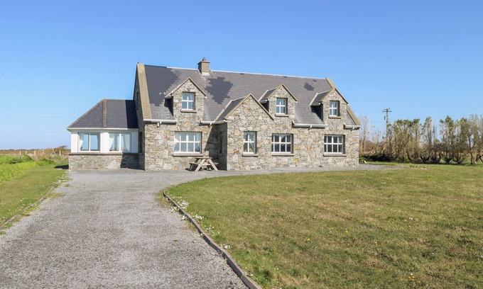 Claddaghduff Cottage | REALT NA MAIDNE, family friendly in Claddaghduff, County Galway