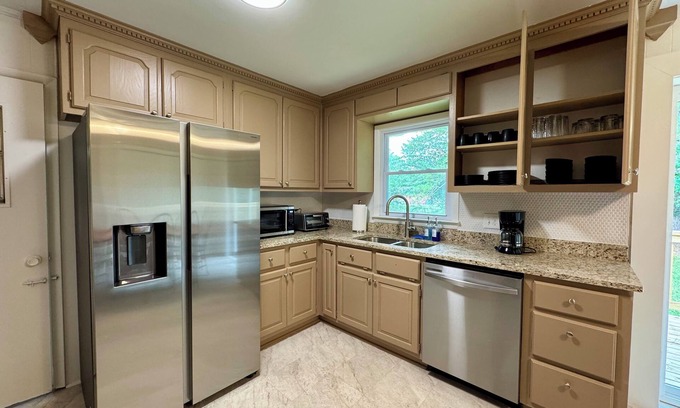 Perry House | Recently Remodeled, Pet-Friendly Home 10 min from GA Fairgrounds