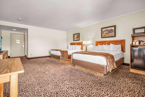 Montrose Hotel | Red Arrow Inn & Suites, a Travelodge by Wyndham