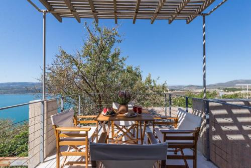 Argostoli House | Red Art Maisonette