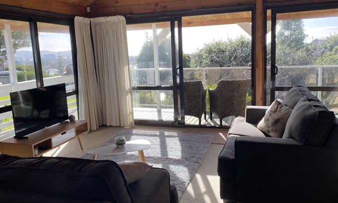 Red Beach House | Red Beach seaviews, close to beach. Pet friendly.