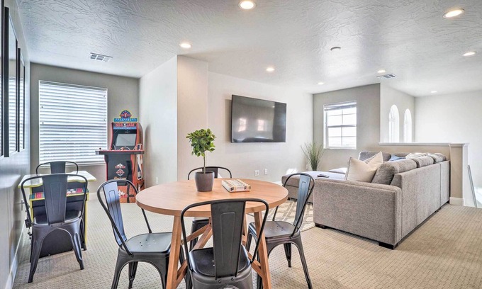 Washington House | Red Cliff Views & Community Perks: Utah Townhome