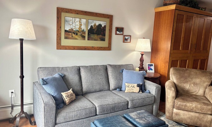 River Run Condo | Red Hawk REMODELED 1140 sq ft, FEELS like a 3 BEDROOM, 2 bed, 3 bath with Murphy